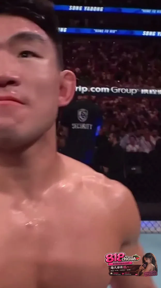 右上勾拳绝杀!宋亚东二回合KO乌马尔,中国力量闪耀UFC上海之夜!