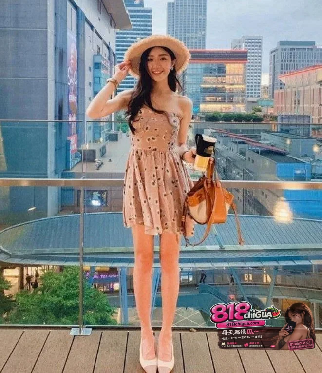 台湾机车女神不雅自拍视频曝光,女上位上主动伺候榨精化身人肉飞机杯,淫荡感溢于言表!