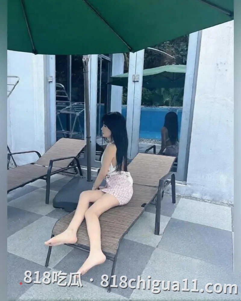 抖音千万粉丝性感女神小缘妈妈私下做外围!曝光陪富二代过夜一晚5万元,视频中被内射颜射全身都是精液,奶子都被玩得发红肿胀。