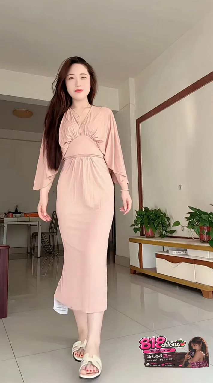 快手晓薇一对一裸聊福利视频流出!逼脸同框裸舞挑逗饱满胸部剧烈晃动,手指猛扣骚穴,视觉感满满!