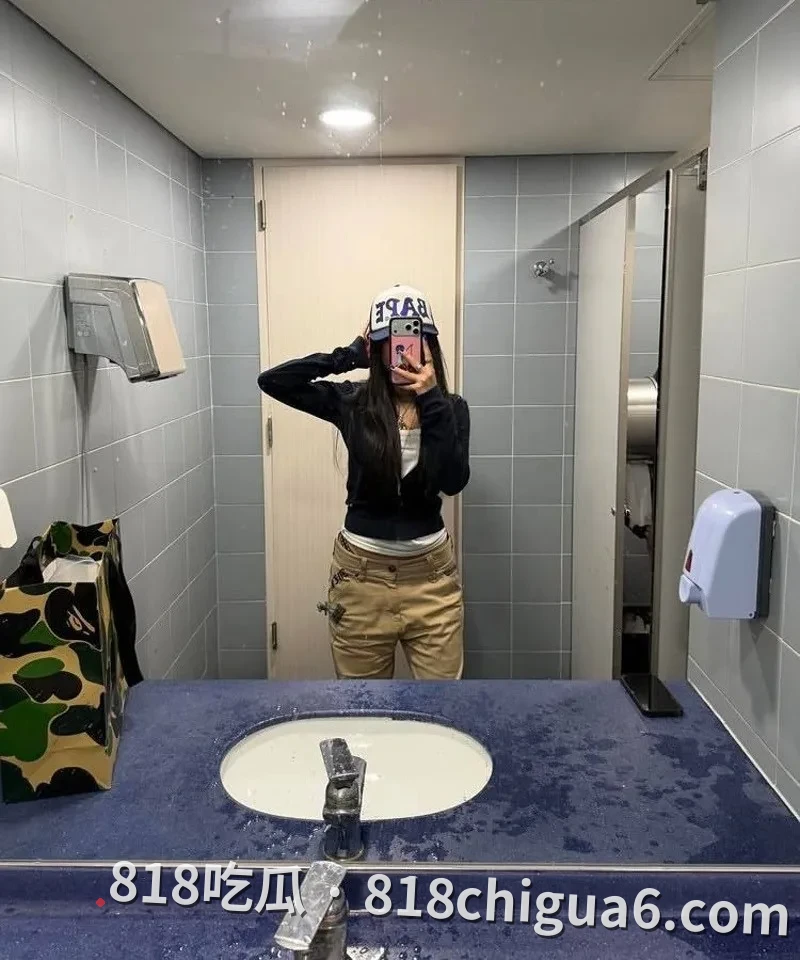 长腿模特云薇约炮做爱视频 女仆制服黑丝被金主调教浓精射满脸 一副母狗满足样