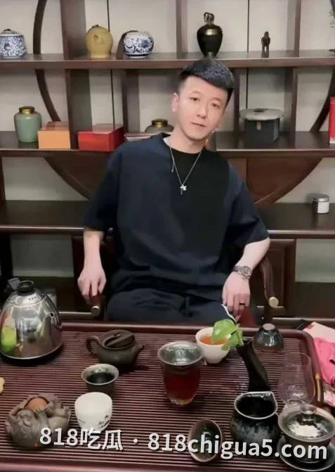 快手百万粉网红一哥脱口秀直播自曝出轨!与465万粉女主播乐宝宝暧昧黑历史全盘脱出,网友深扒曝光淫秽视频!