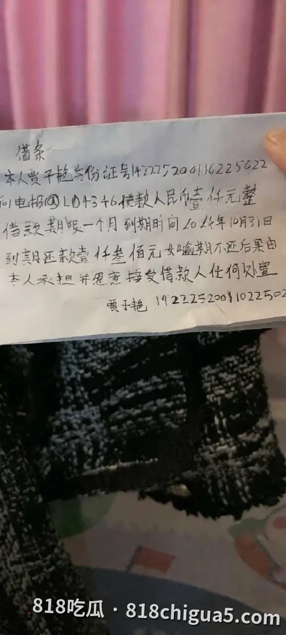 肉感十足的少妇对镜拍摄极具反差 山西大学母狗贾子艳裸贷逾期惨重债主曝光私密视频 胸前大吊钟看得让人心醉