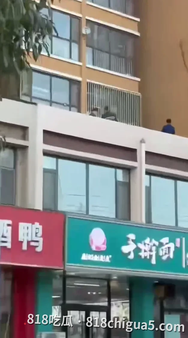 河北安平一男子炒股巨亏,午后在金穗家园坠楼身亡