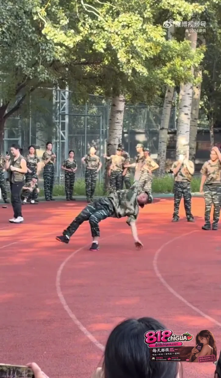 别人军训踢正步,他们直接开武林大会!北体军训遍地是“武状元”