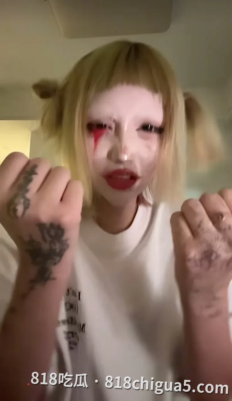 抖音22万粉网红SOPHIA索菲亚直播翻车大瓜刷屏网络,coser小丑女,漏胸裸舞双乳狂甩乳头清晰可见