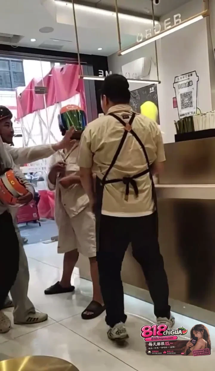 外卖员与店员激烈冲突!旁边竟还有人“煽风点火”,底层互害的闹剧何时能休?
