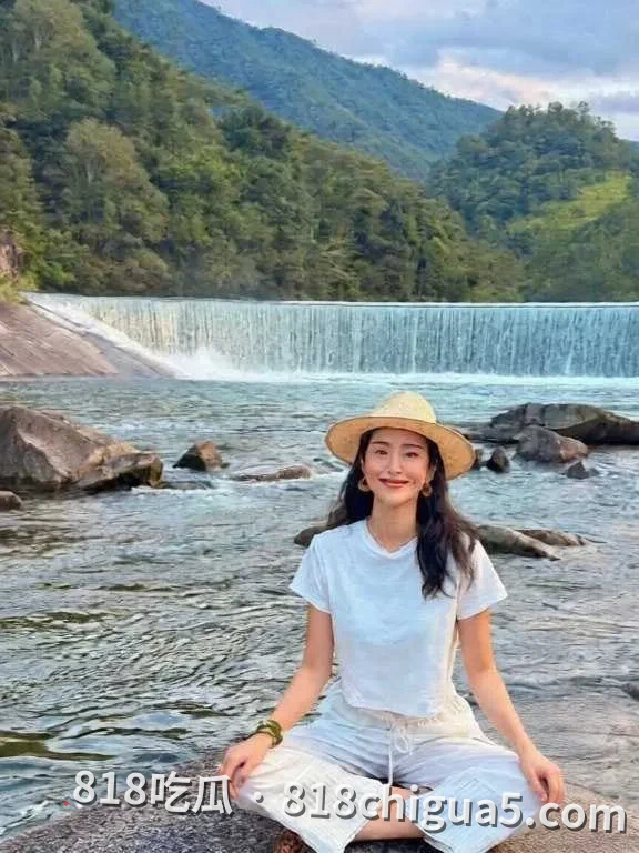 内地影视女星杨采钰与陈金飞恋爱期间意外怀孕,分手后找金鹿集团富三代张向荣当接盘侠,性爱视频被网友扒出曝光!