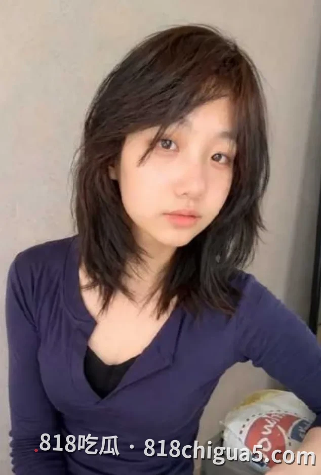 杭州嫩妹 宋以薇 露脸自拍自慰视频流出 薄衣到全裸反差直接把人看硬 淫贱表情看着只想操