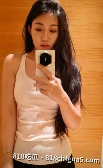 杭州四季青老板娘为换取最新华为MateXT2三折叠,主动献身金主,酒店约炮狂操内射三天两夜 !