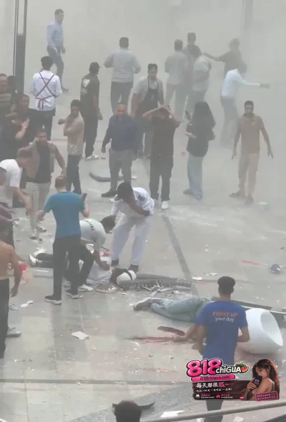 突发!埃及开罗Arabella Plaza购物中心发生爆炸现场瞬间陷入混乱 ,氦气瓶疑成事故源头,已致3人死亡、17人受伤!