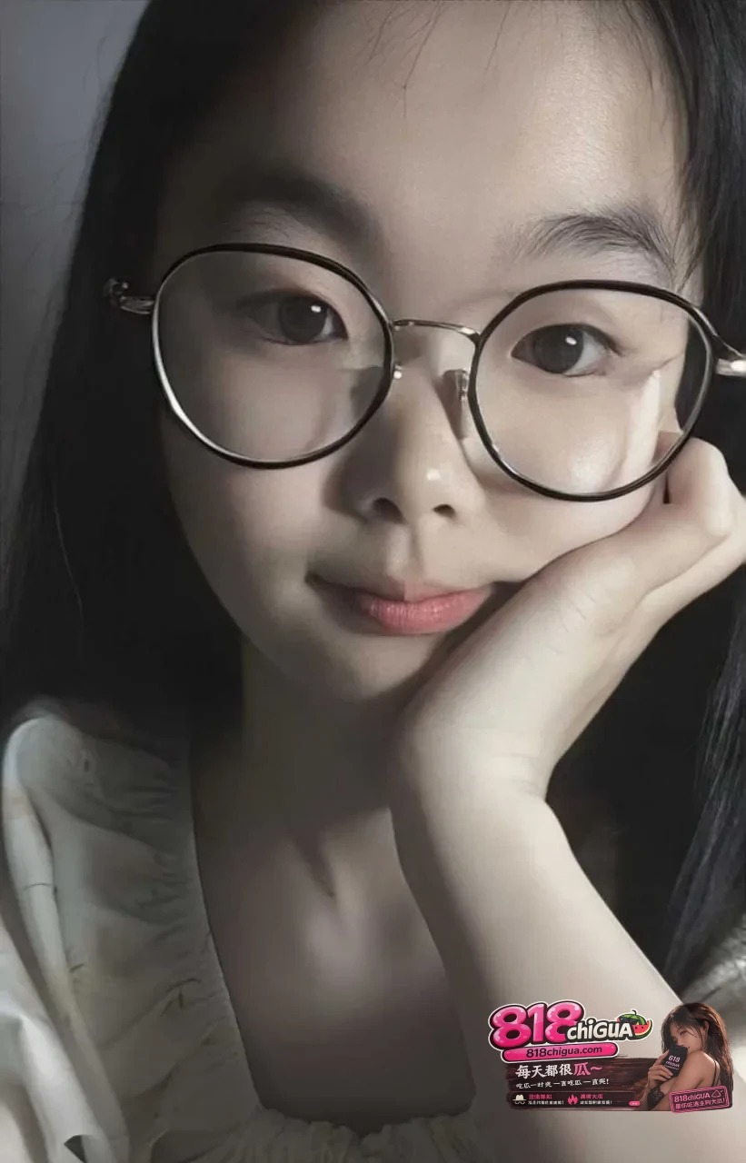 绍兴职业技术学院 雷志君情侣泄密!眼镜反差可爱地雷妹 露脸足交挑逗后被后入爆操