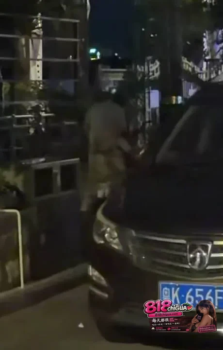 干柴烈火情难自控!惠州水东街小情侣色胆包天,大庭广众公然做爱,路人围观起哄刷新认知!
