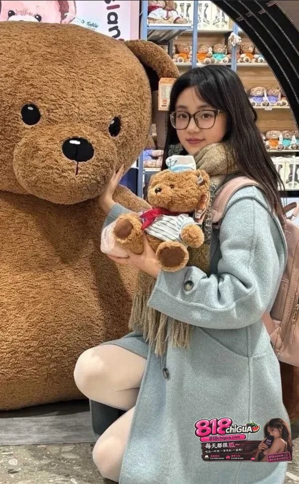 江西眼镜新娘吴萍表面清纯温柔私下骚浪母狗本性尽露极限反差形象让人大跌眼镜