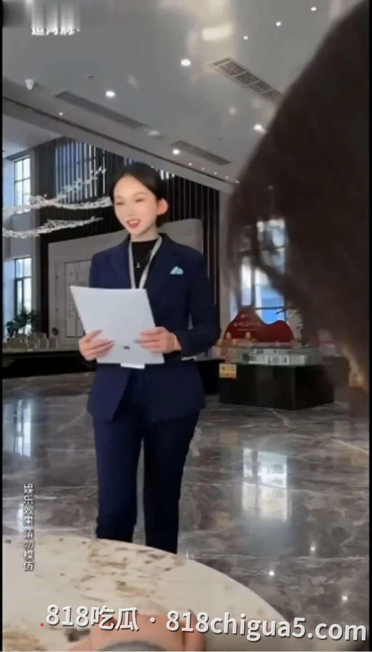 梁山运河府房产销售王采珮与买房客户性爱视频曝光!蝴蝶骚穴用阳具强力抽插,后入猛操感受大鸡巴的温度。