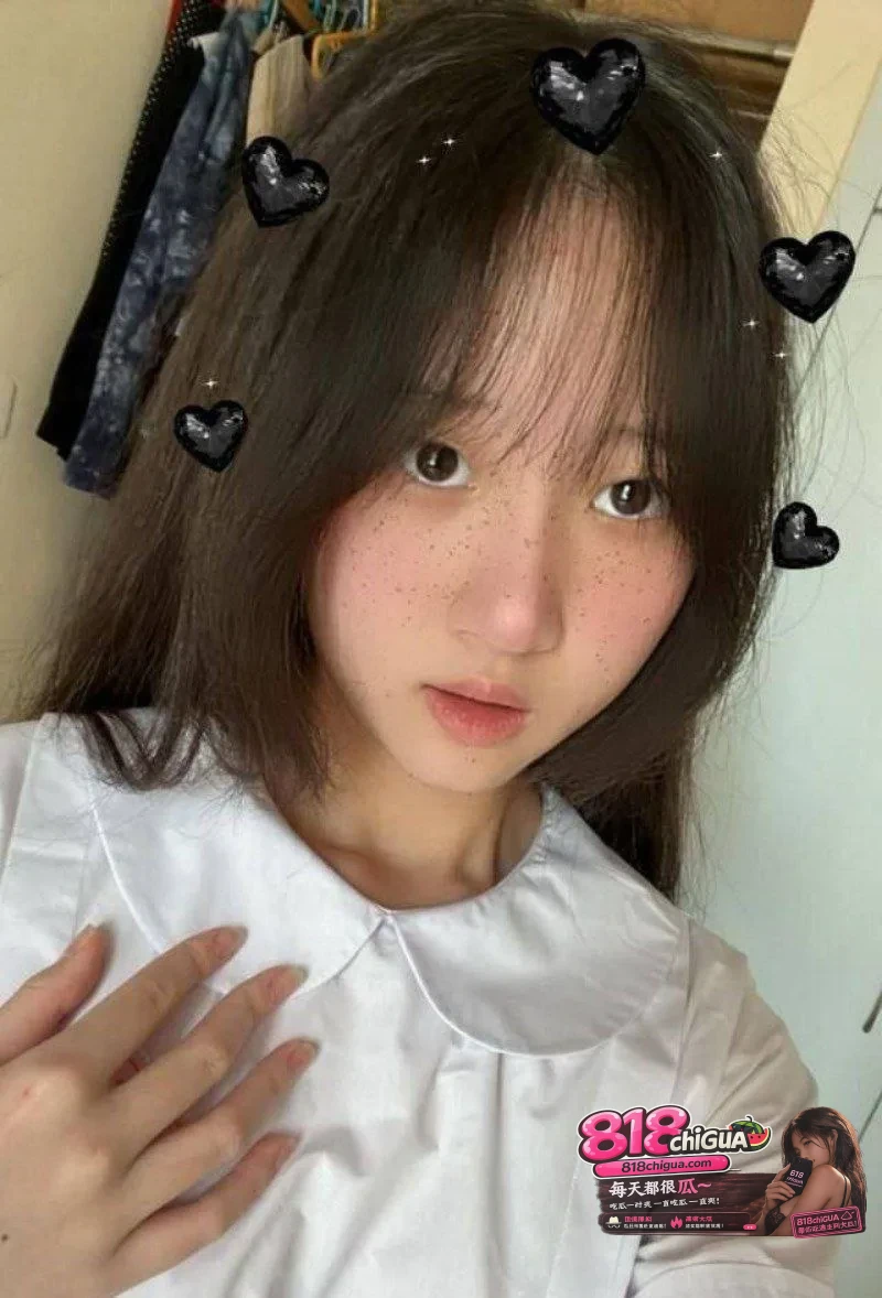 【真实泄密】香港圣母书院女子中学[徐艺菲]恋爱期间被渣男开发得相当彻底，各种私密玩法让人咋舌！