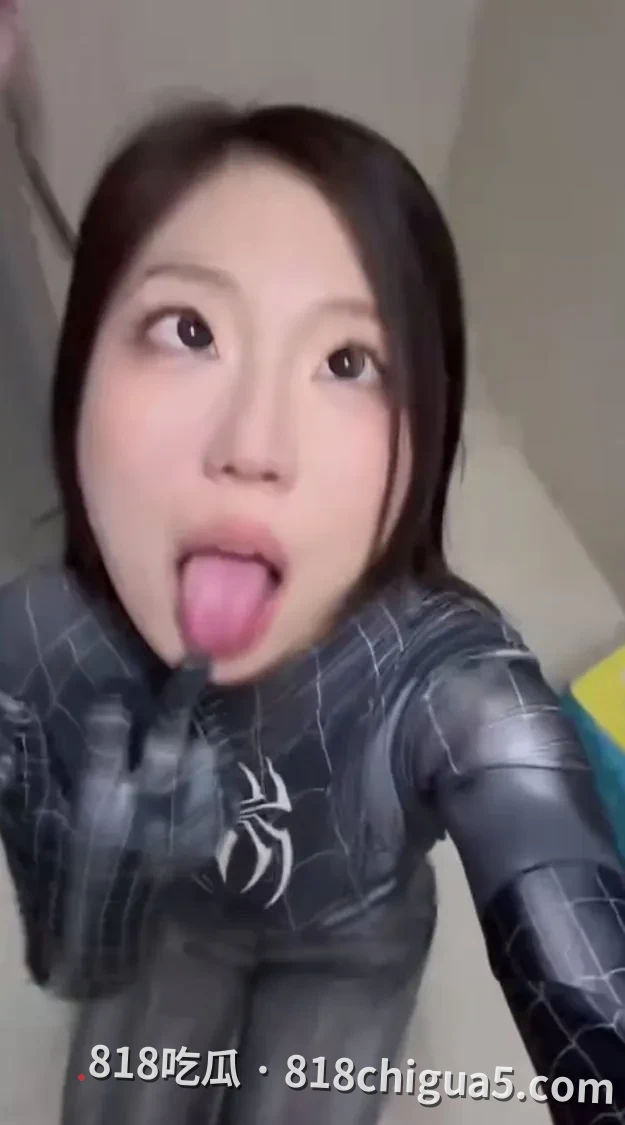 外表越是清纯私下越是淫荡 绝美御姐沈辰媛口交吞精性爱视频