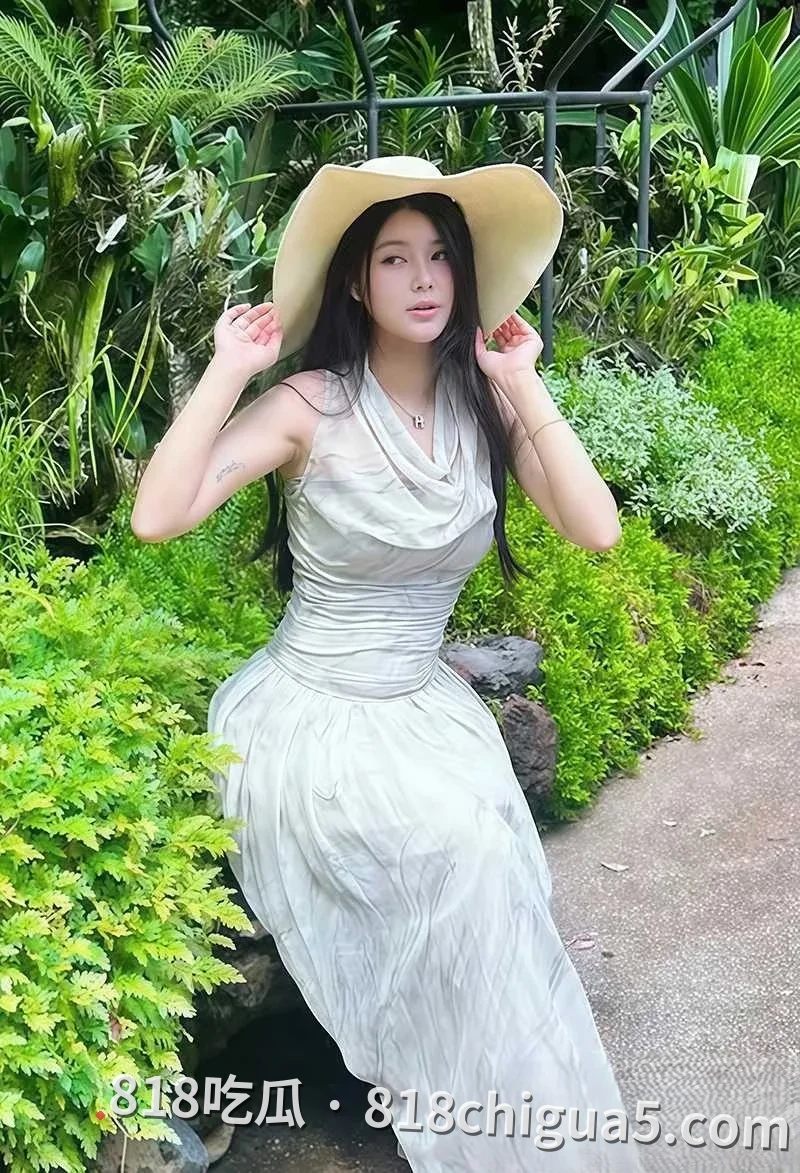 留学生的私下真会玩 美女留学生美羊羊和男友私拍 口交吞精被男友后入爆操骚浪至极