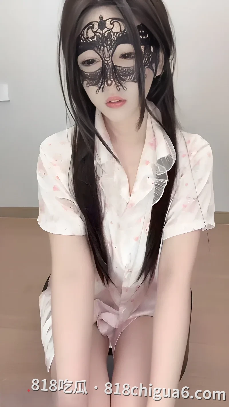 抖音网红不要凶小乖 制服情趣扭腰撅臀对着镜头热舞漏奶诱惑拉满