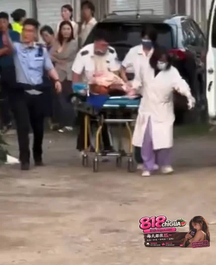 徐州铜山区大许镇突发砍人事件!极兔快递员工持刀伤人看上多人,现场一度混乱引发网友讨论。