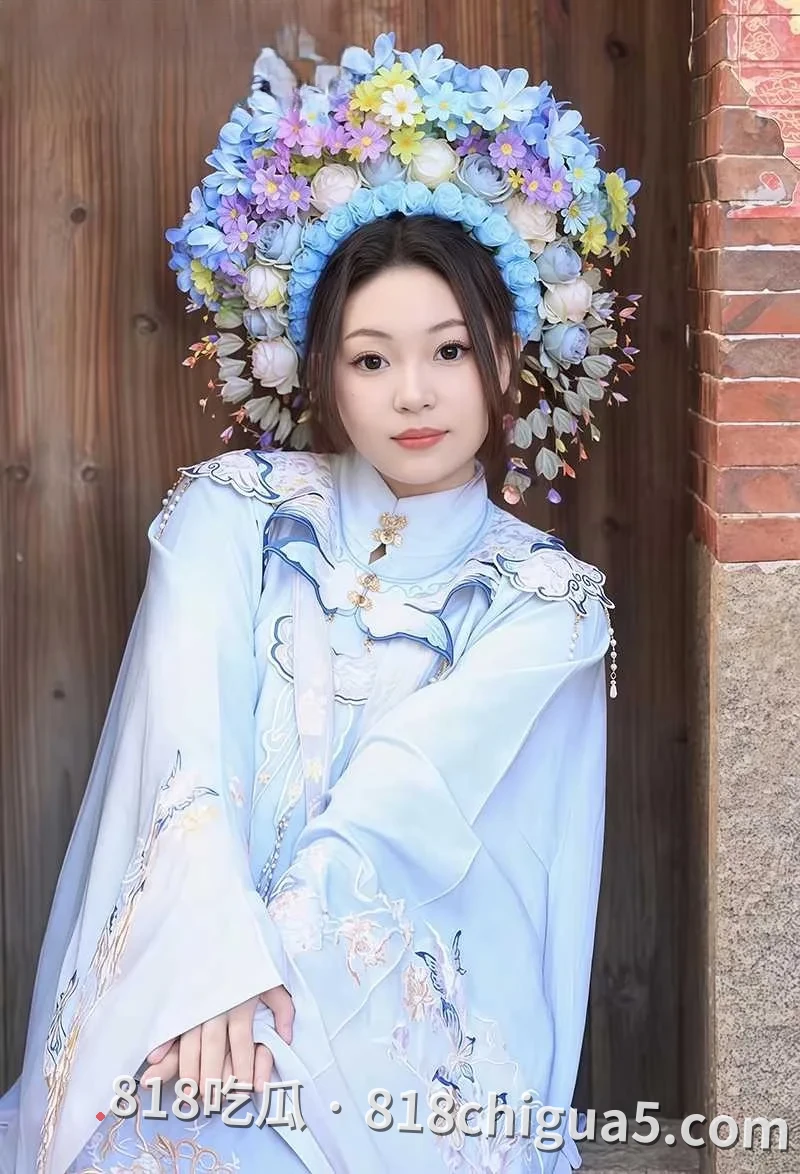 少妇的淫荡超乎你的想象 大理少妇秦梦秋约炮 假屌虐穴爽到高潮淫叫不断