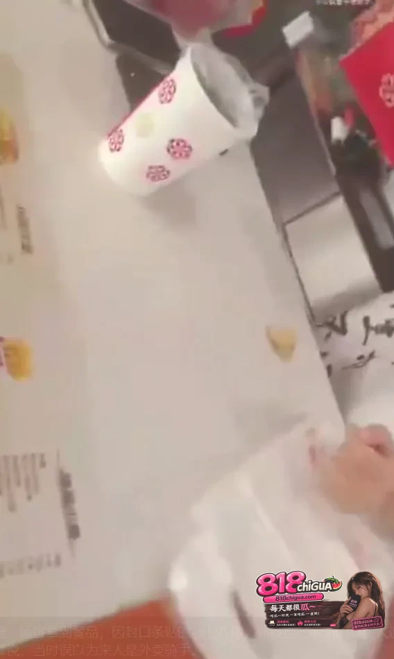 误当骑手就能态度恶劣？塔斯汀汉堡“看人下菜碟”扯下服务业遮羞布