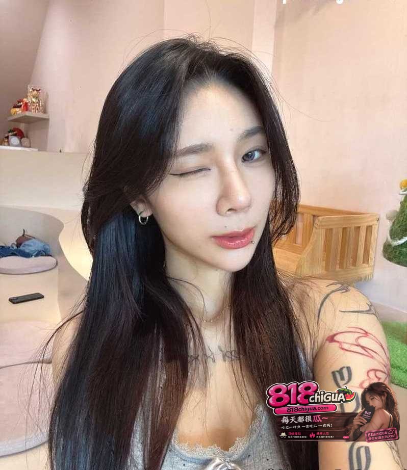 擦边哪有下海好 快手小网红肠肠早期下海视频