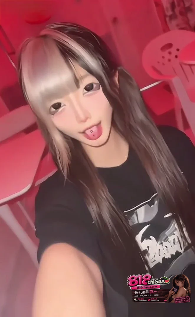 极品双马尾萝莉少女【金币崽】8月最新不雅视频曝光！道具自慰，带着闺蜜酒店约炮上演双飞大戏，淫乱程度堪比AV！