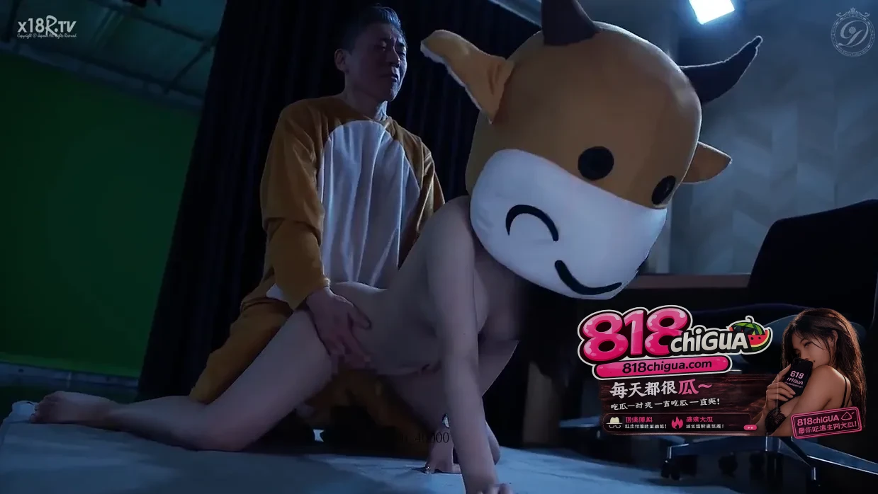 成人版牛来《吉祥物与女播音员今天的天气很糟糕》田凛饰演天气播音员突然结婚天气台的吉祥物牛来嫉妒不已下纠缠激情不止