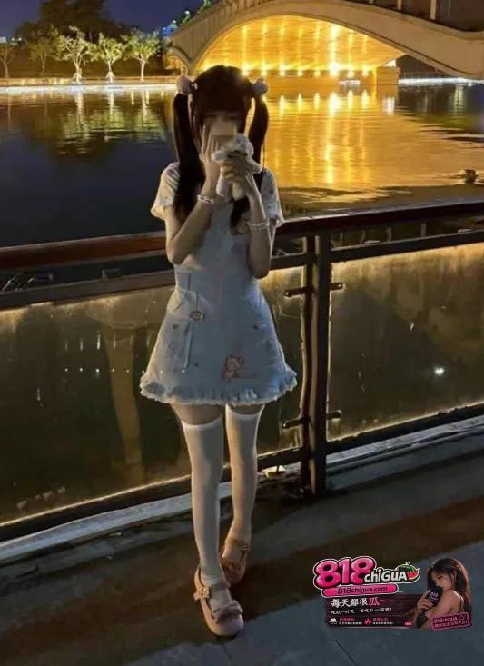 表面清纯萝莉，实则淫荡母狗，重庆反差少女【梁萌】大尺度自拍视频流出，炮击狂插白虎小穴高潮喷水，化身人形喷泉！