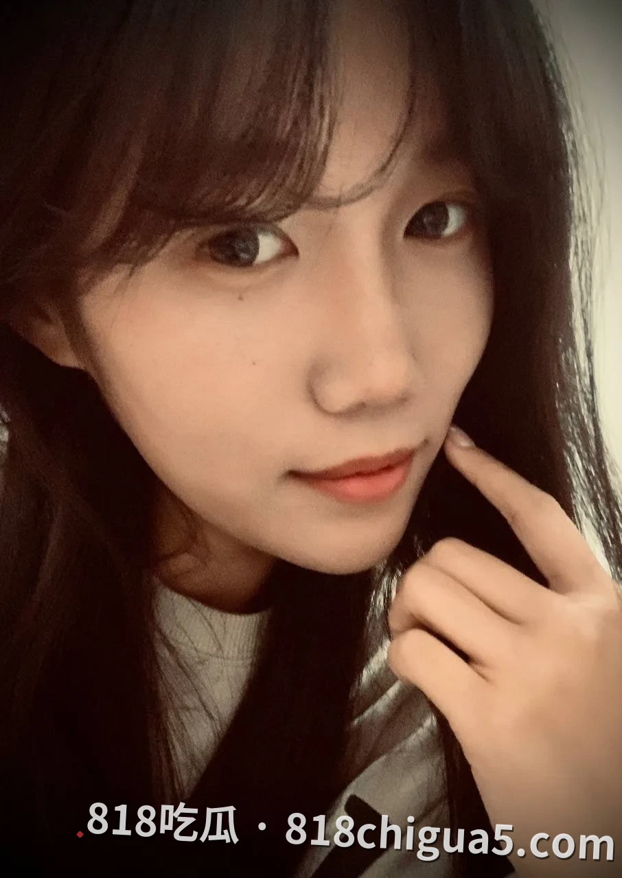 抖音小网红何美玲第一视角露脸约炮金主视频!性欲强烈难以抑制,骚穴接触到大屌就流水,大力猛操骚逼还自称自己是小母狗。