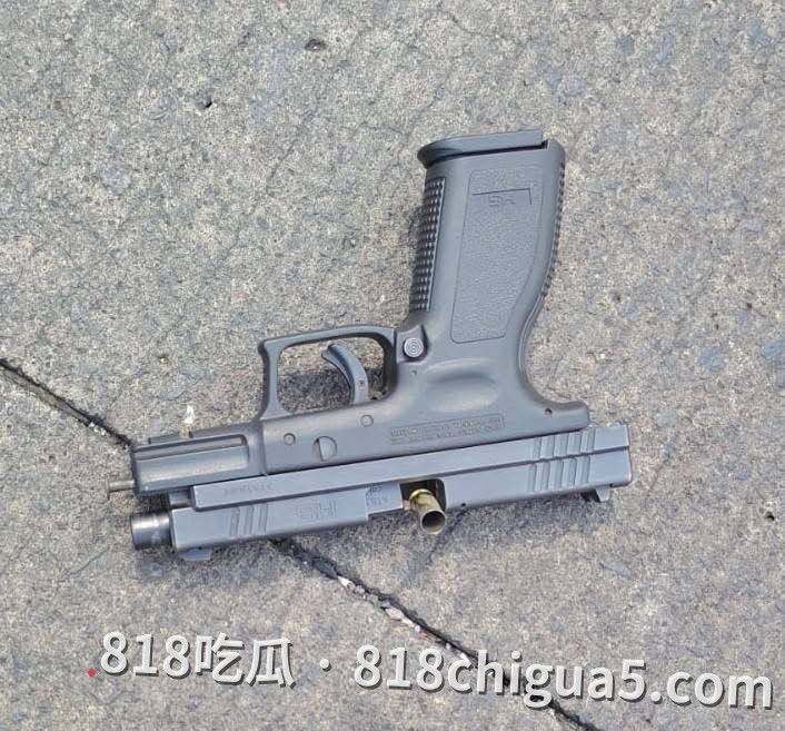 美洲19公里摩托车袭击者被PNC枪杀:摩托车贴近警车瞬间开火?美国执法现场视频流出,暴力对抗竟致双双丧命?