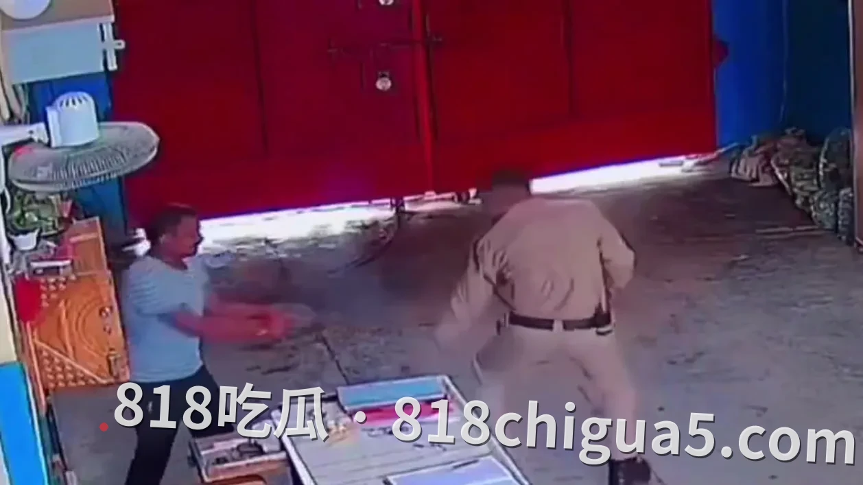 印度奇葩监狱再爆闻!囚犯居然能拿到狱警枪支越狱:保安“睡懒觉”任由囚徒“拿枪玩”?