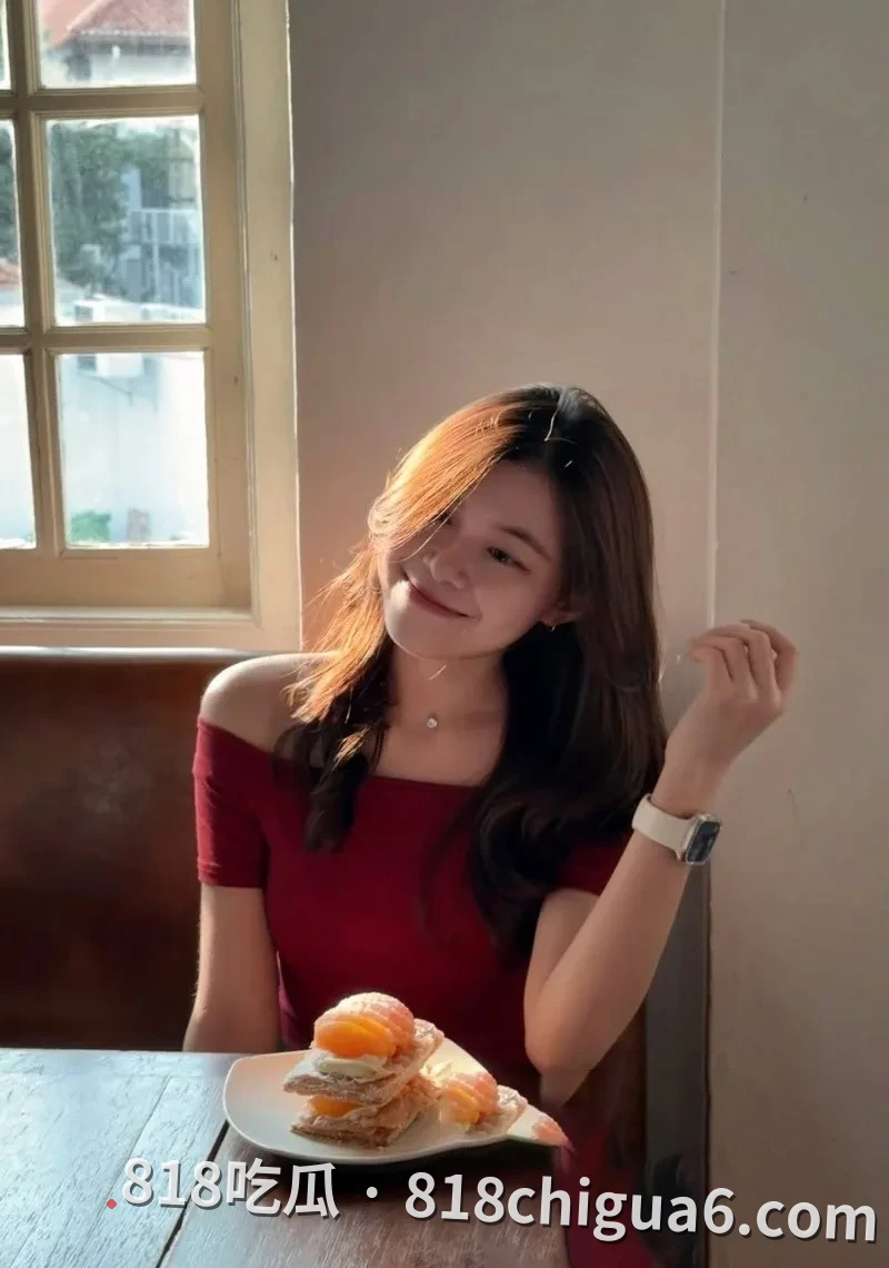 广西南宁绝美的长发超市性感少妇佳慧性爱视频流出!穿上黑色蕾丝袜搭配情趣内衣被后入抽插,变身成勾引男人的销魂妖精。