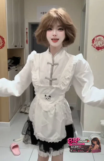 抖音180万粉二次元嫩妹葱油拌小呆早期反差黑料曝光,为赚快钱下海拍摄不雅视频,半裸出镜揉奶发骚一脸魅惑!