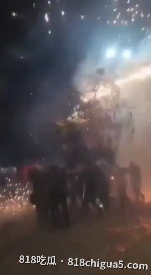 乐极生悲!墨西哥圣徒节发生大爆炸:烟花引爆库房致教堂坍塌,已致10死60余伤