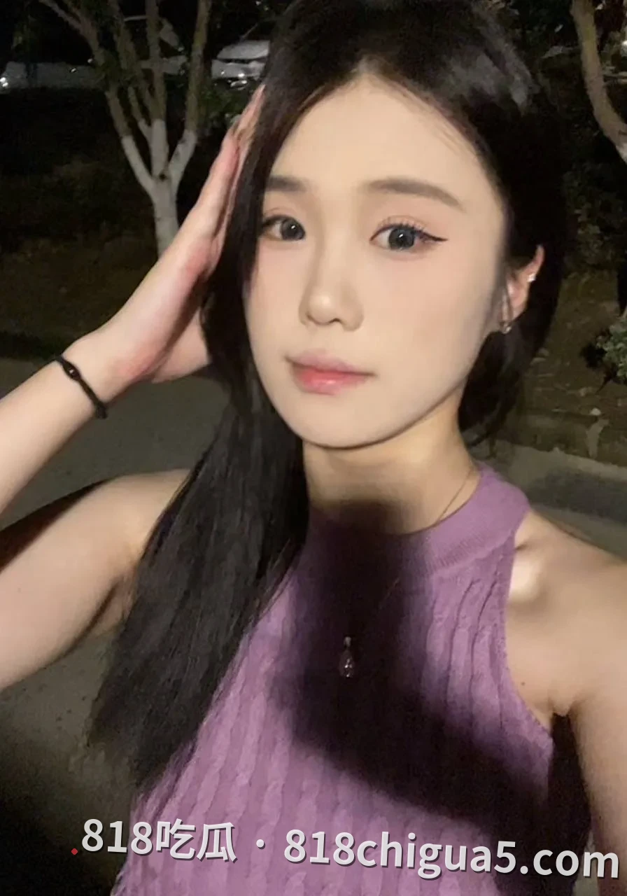 江苏徐州骚贱母狗陈萱珍自拍做爱流出!黑丝美腿诱人展示M姿势被猛操骚穴,射完大奶嘴巴主动跪吸剩余精液,全程娇喘淫叫不停。