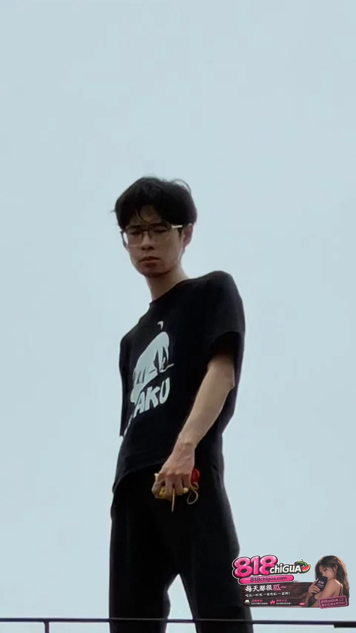 九号电动车被扣引发高空惊魂?江门益华广场“极端反抗”扯下部分骑手漠视规则的遮羞布