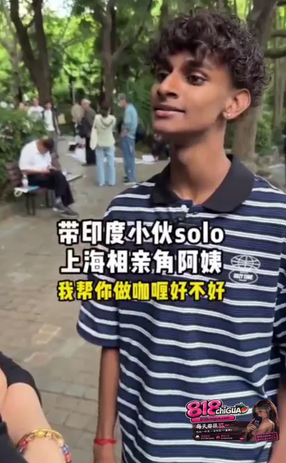 印度三哥来到上海相亲角相亲强调自己是印度高种姓可以给女方做咖喱牛肉。 结果被中国阿姨怼得一句话说不出!!