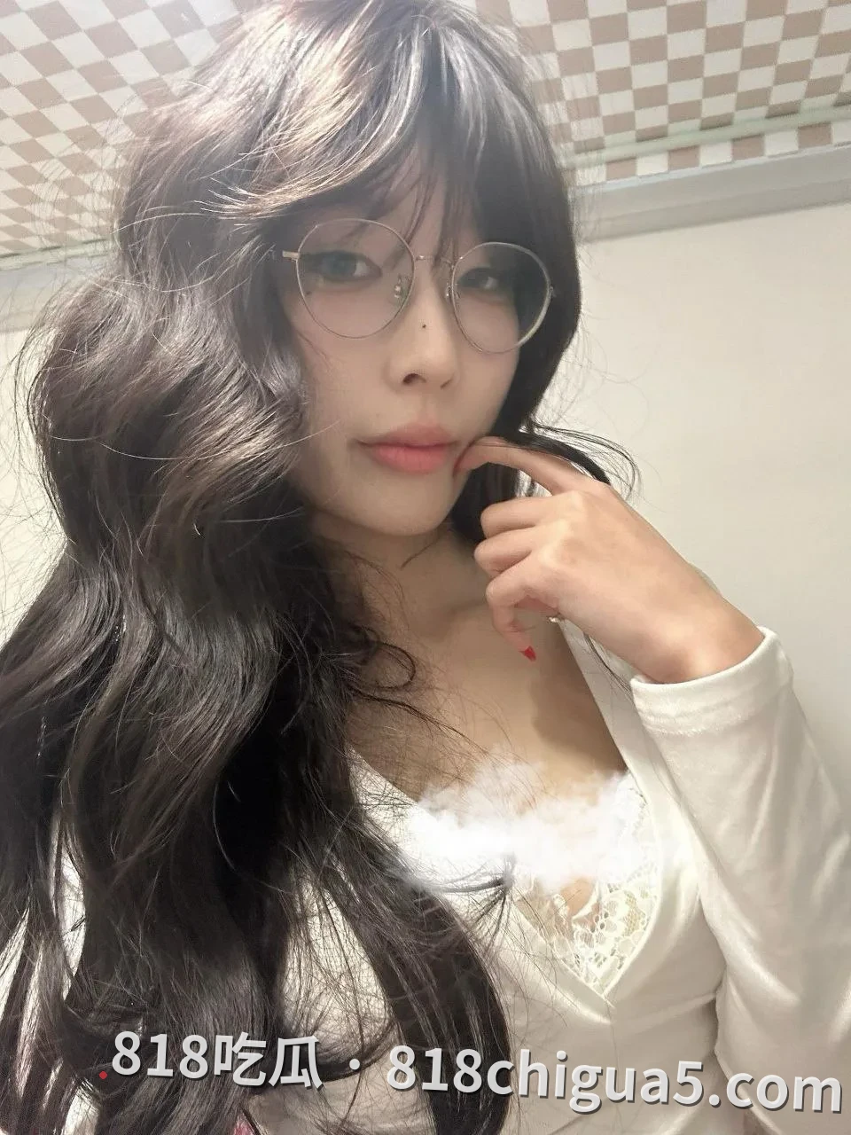 大学生高颜值极品眼镜反差婊刘卿卿自慰视频流出,大波浪头发加上迷上的小眼神简直让人欲罢不能啊