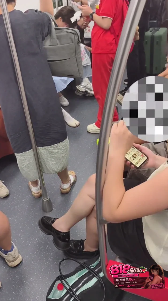 杭州地铁1号线惊现“杀猪般”尖叫！女子控诉被摸手，却拒绝去警务室调监控