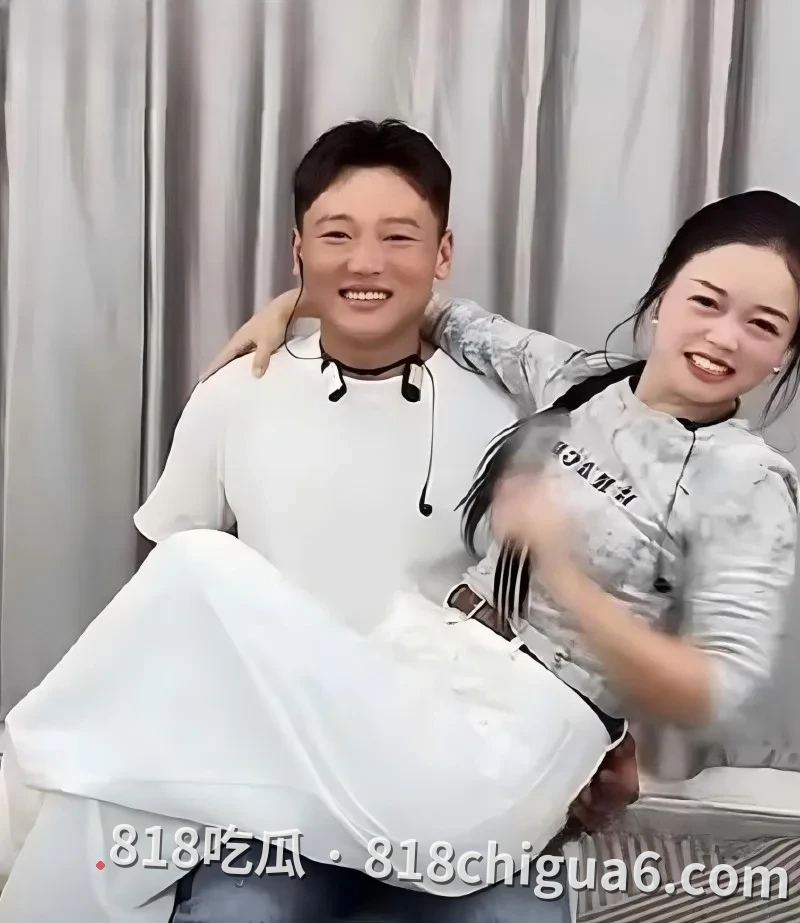 网红四姐妹人设崩塌!侯小宝二姐婚内偷情,原配豆豆现身怒曝大量猛料