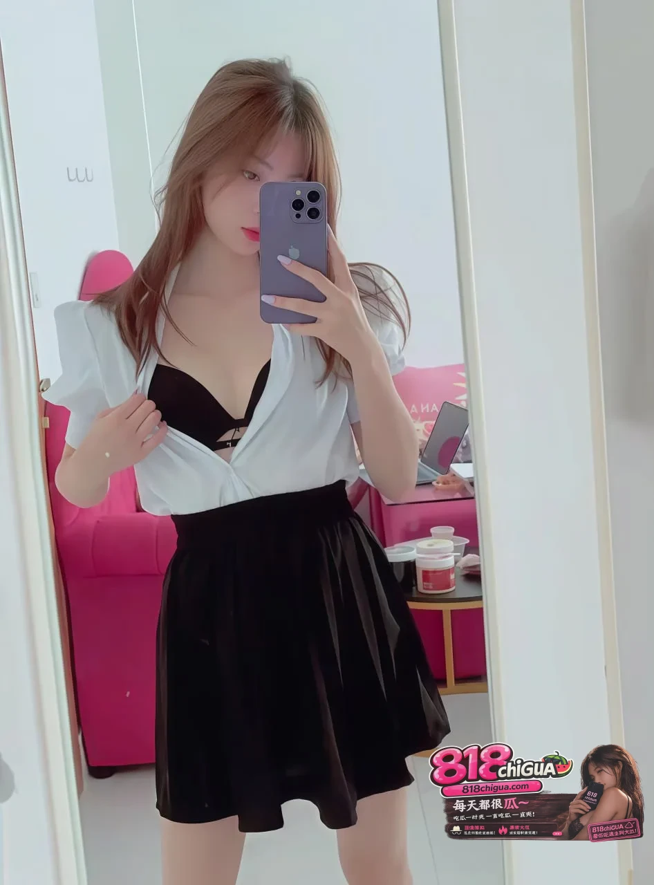 都说10个眼镜9个骚原来是真的!清纯脸白嫩眼镜妹【王安妮】与男友性爱自拍视频曝光!全程露脸吃鸡骑乘,花样百出!