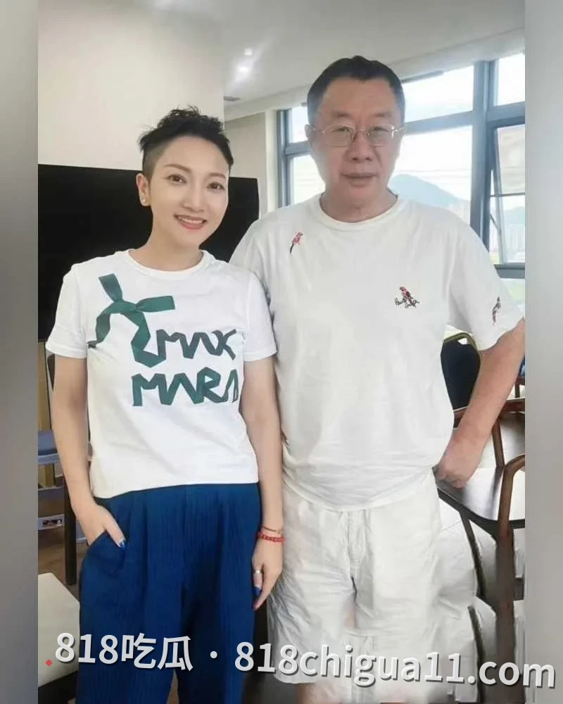 凤凰联动总裁张小波婚内出轨事件泄密!勾引女下属发生关系,导致对方意外受孕,最后以强势手段逼迫女人打掉孩子,性爱视频惨遭网友扒出曝光。