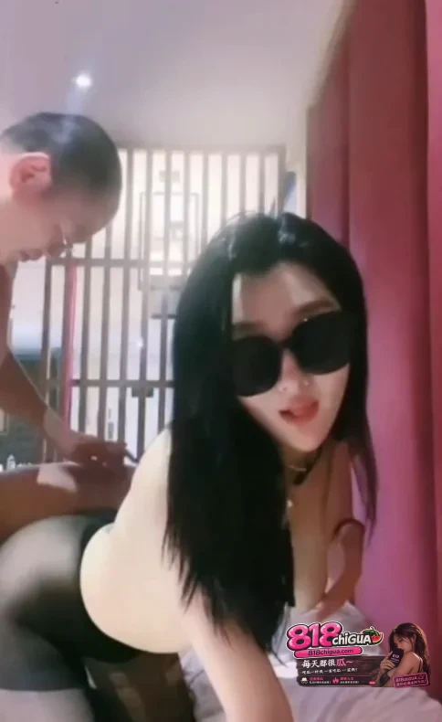 抖音高颜美女网红气质御姐甜喷私下与榜一大哥玩调教丝袜滴蜡电动玩具轮番上阵及其下流