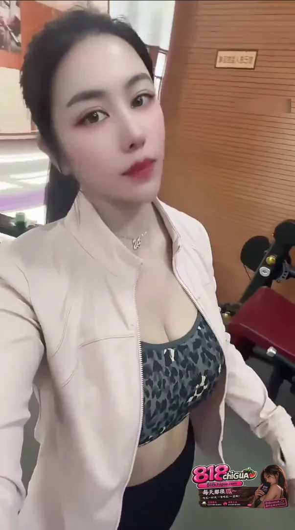 快手巨乳少妇佳佳baby定制福利木瓜大奶露出福利一线天肥逼淫水直流