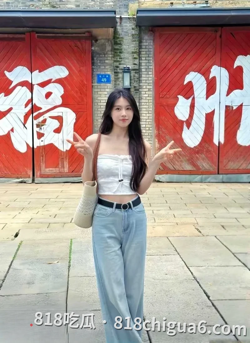 抖音网红张晓晓 为了两个嘉年华任由大哥随意调教 舔脚颜射户外随便玩