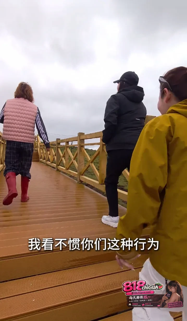 青海年宝玉则冰川惊现“垃圾客”!乱扔垃圾还狂骂劝阻者,太给家乡丢脸了!