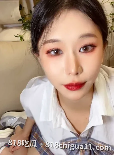 抖音人气女主播宵夜最新私密视频:超薄肉色丝袜配JK制服,诱惑老师各种姿势激情,骚话连篇超级带感!