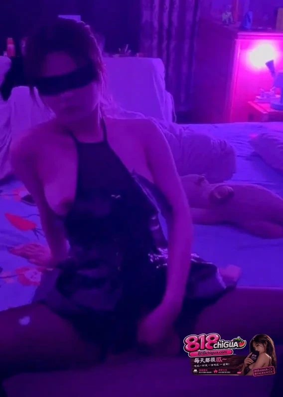 广东顺德新婚少妇【陆欣语】趁老公出差勾引隔壁老王!换装黑丝被多体位爆操,母狗属性彻底暴露!